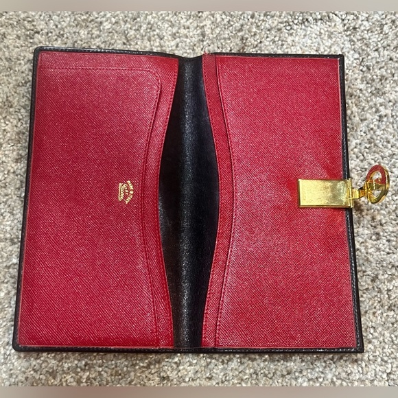 Gucci Black Leather Gold Flip Over Emblem Clasp Vintage Bi-Fold Wallet - Picture 4 of 8